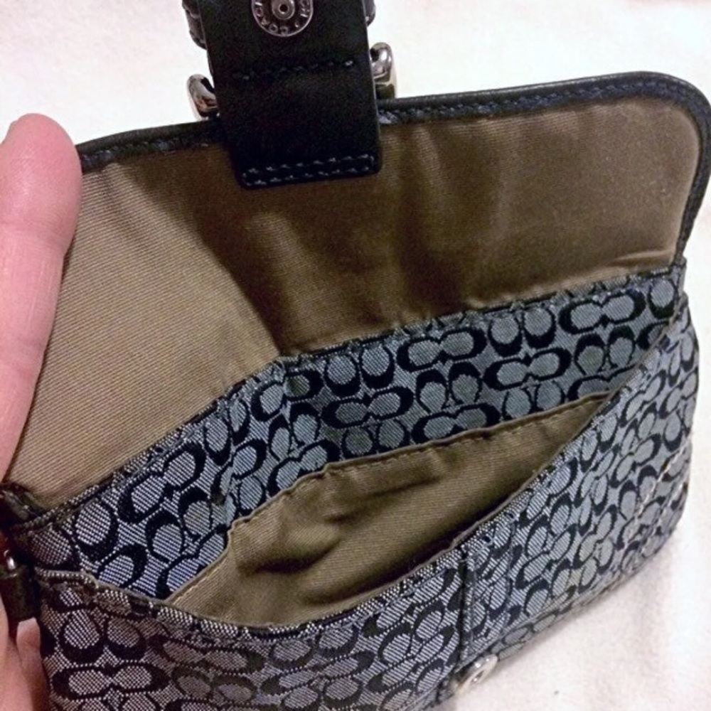 Vintage Coach Wristlet - Picture 2 of 3
